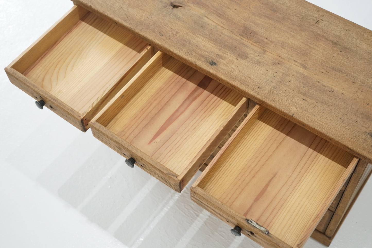 引き出し12杯の収納棚