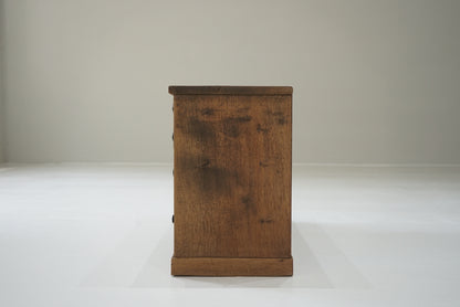 引き出し12杯の収納棚