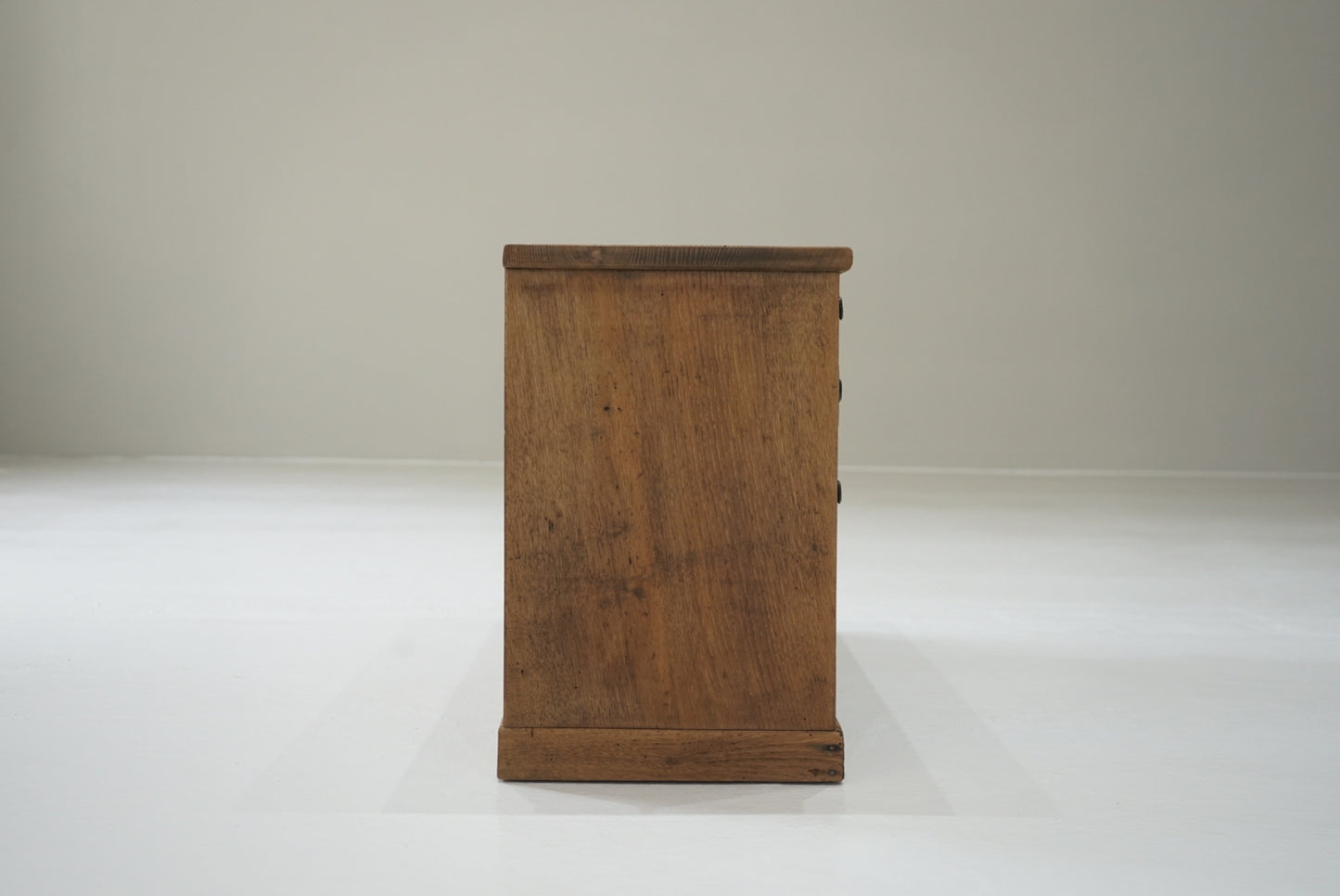 引き出し12杯の収納棚