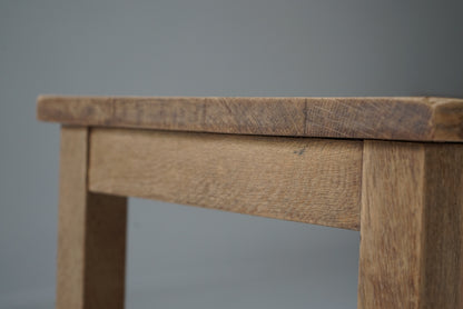 サイドテーブル