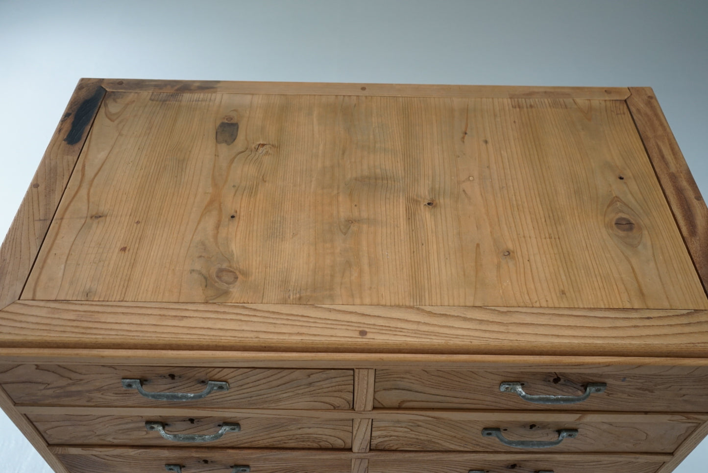 引き出し11杯の収納棚