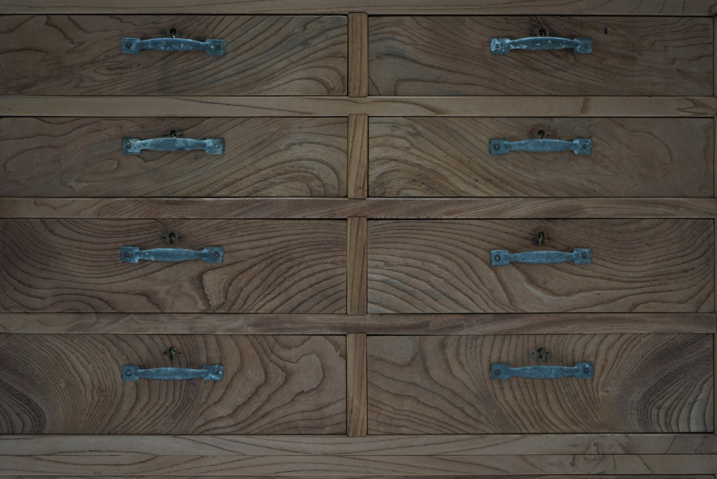 引き出し11杯の収納棚