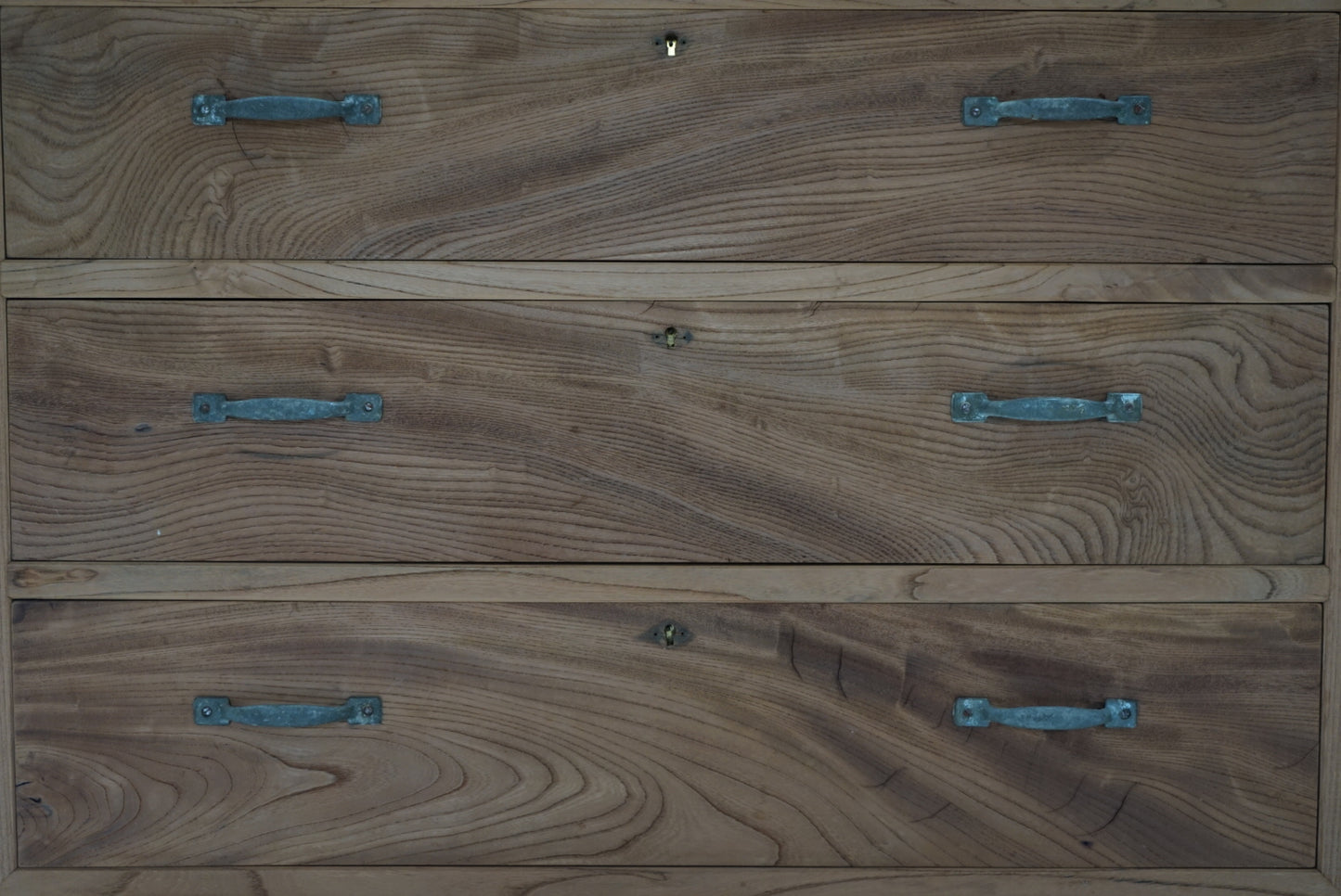 引き出し11杯の収納棚