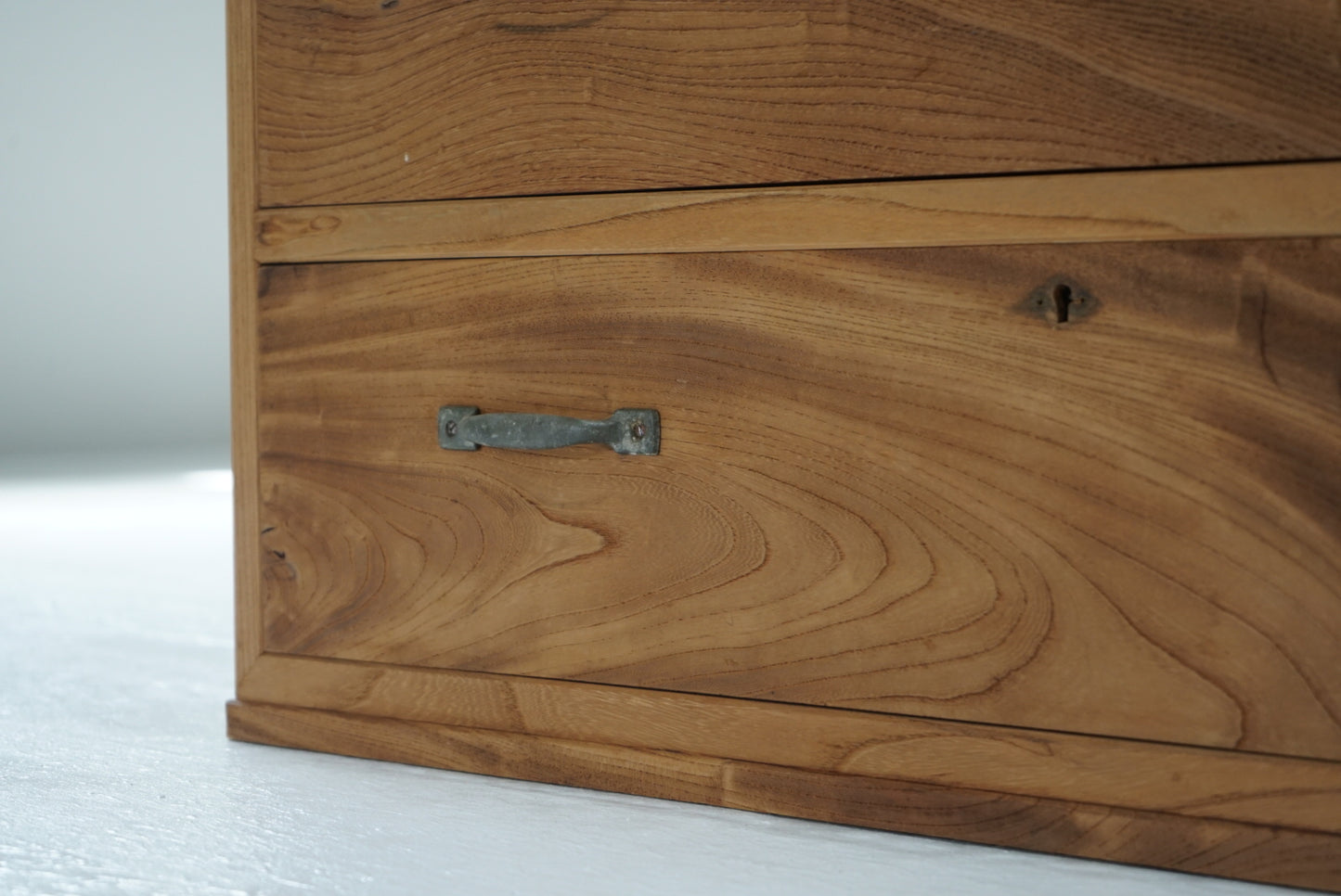 引き出し11杯の収納棚