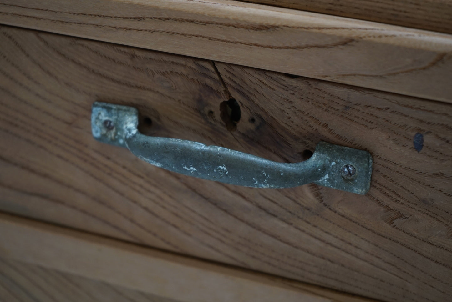 引き出し11杯の収納棚