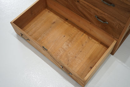 引き出し11杯の収納棚