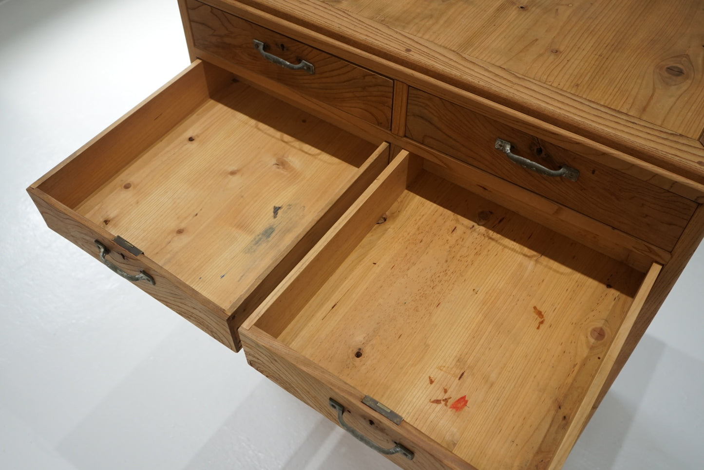 引き出し11杯の収納棚