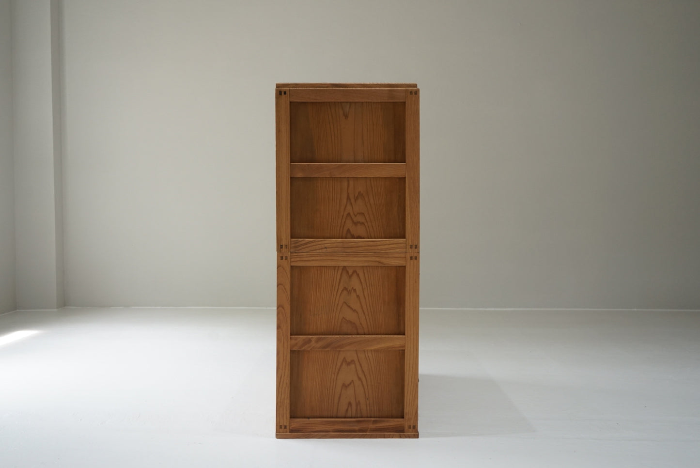 引き出し11杯の収納棚