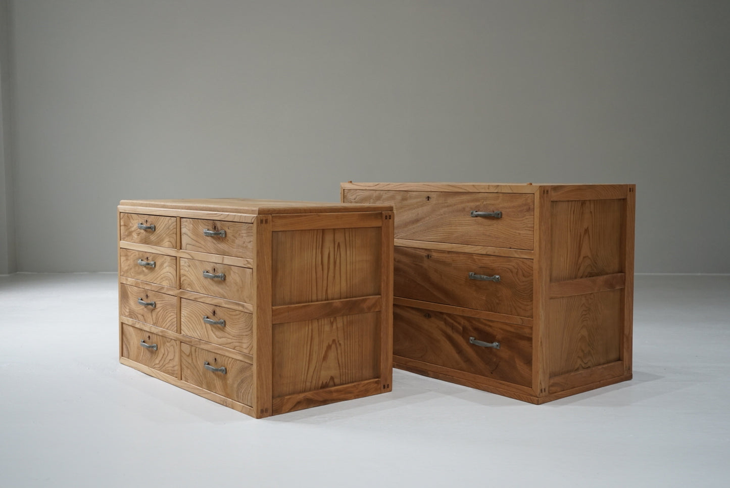 引き出し11杯の収納棚