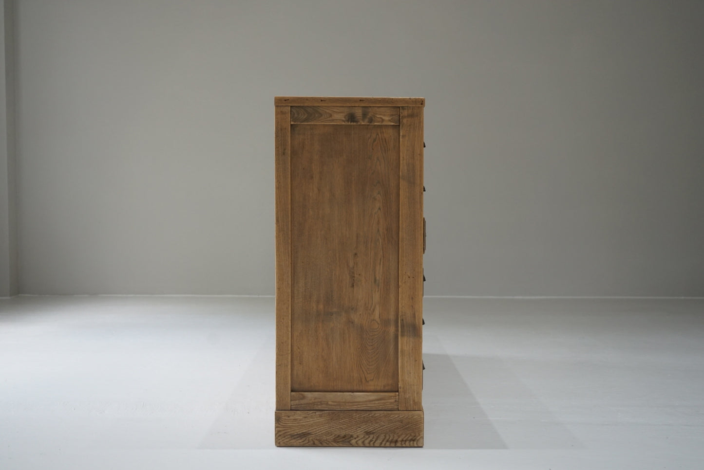 引き出し24杯の収納棚