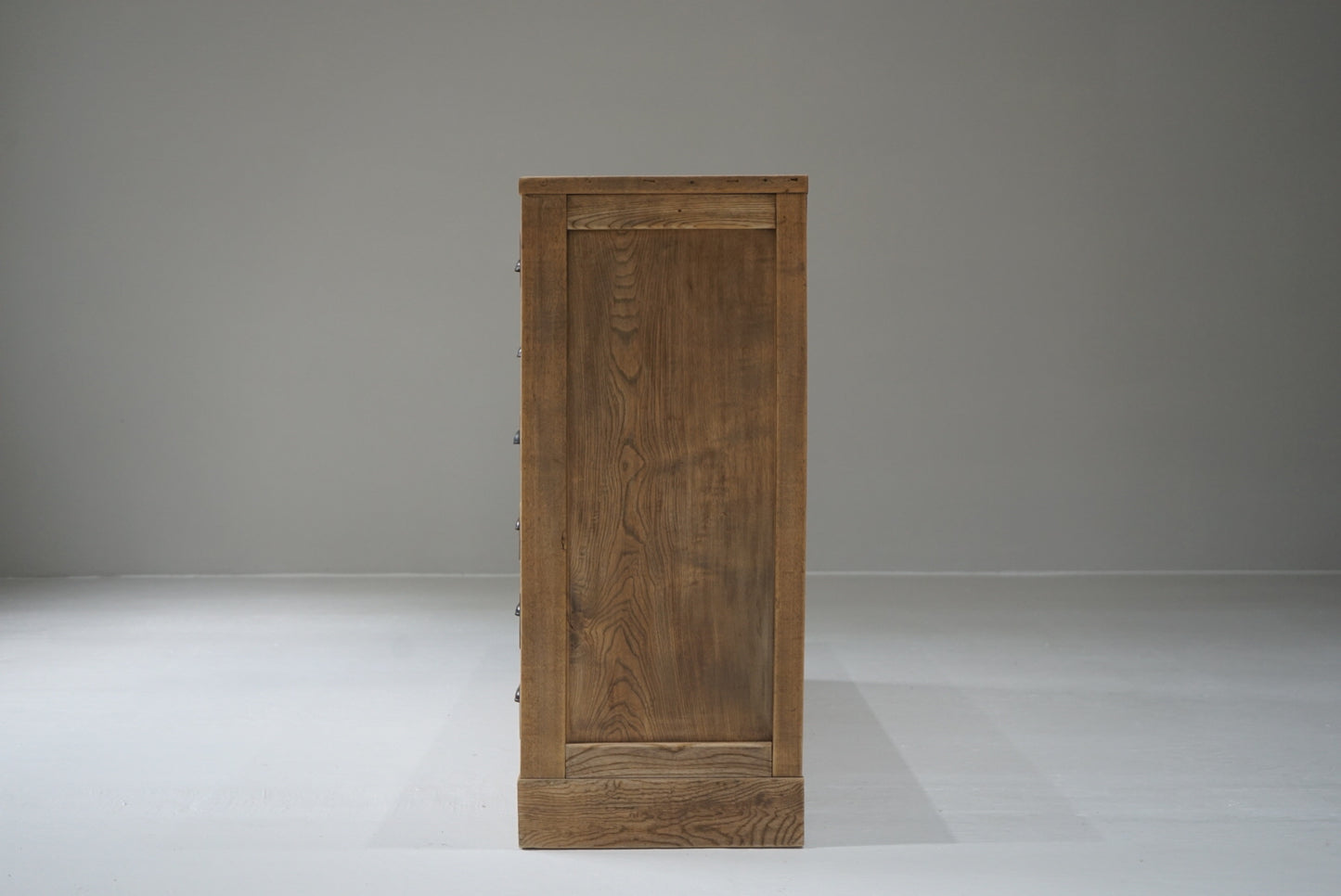 引き出し24杯の収納棚