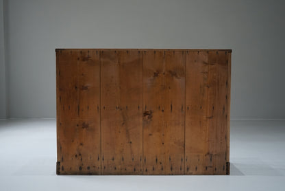 引き出し24杯の収納棚