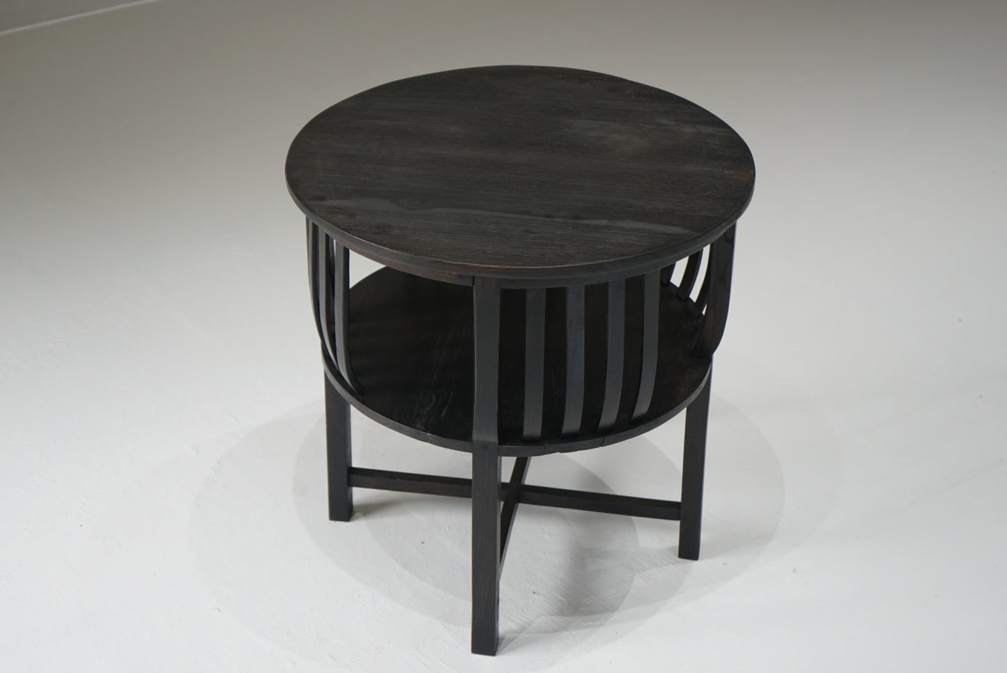 ラウンドテーブル