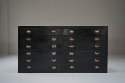 引き出し12杯の収納棚