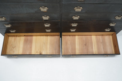 引き出し12杯の収納棚