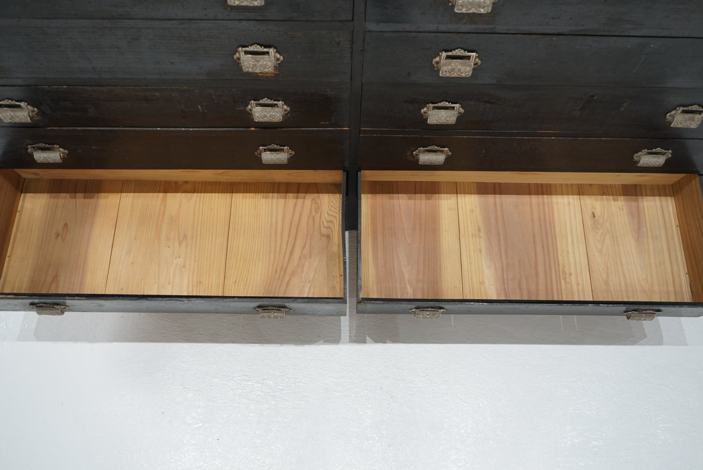 引き出し12杯の収納棚