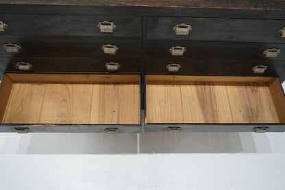 引き出し12杯の収納棚