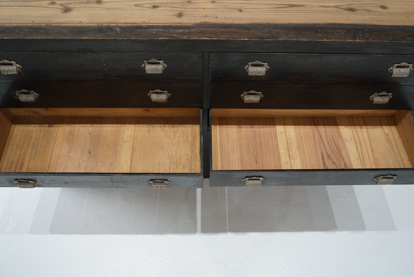 引き出し12杯の収納棚