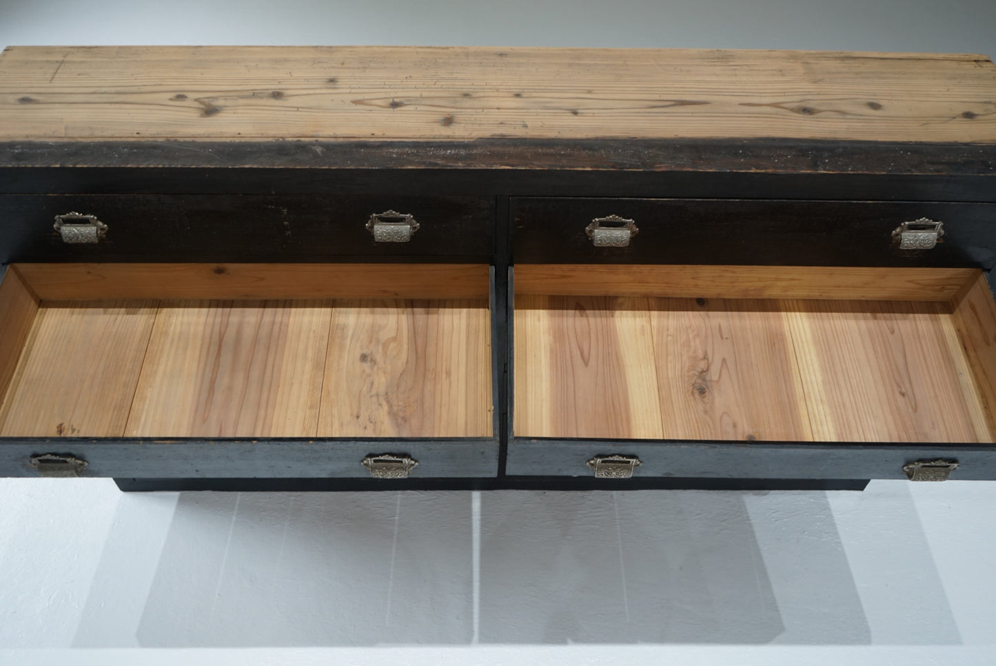 引き出し12杯の収納棚