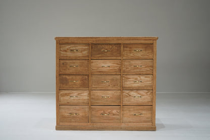 引き出し15杯の収納棚