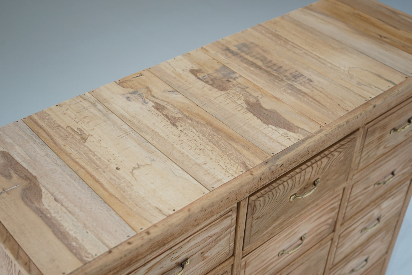 引き出し15杯の収納棚