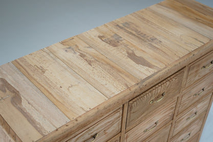 引き出し15杯の収納棚