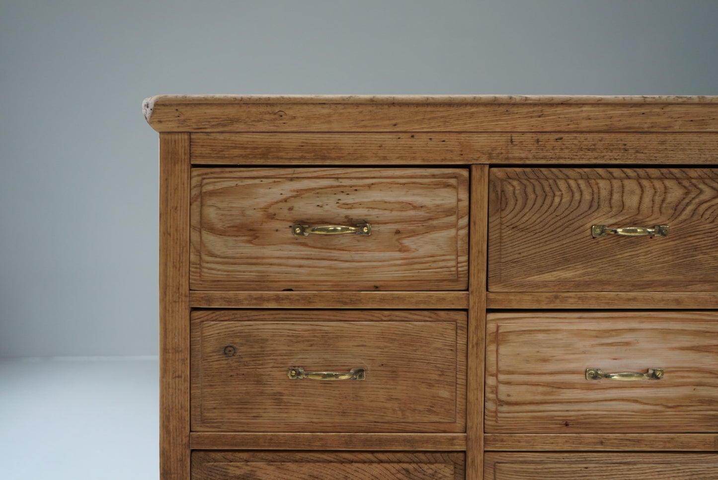 引き出し15杯の収納棚