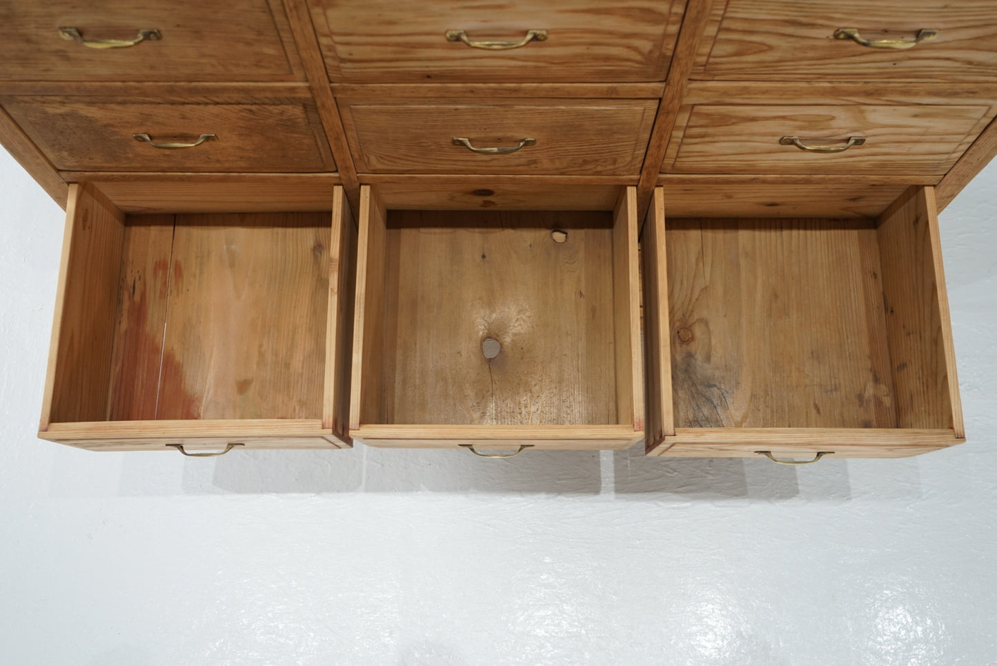 引き出し15杯の収納棚