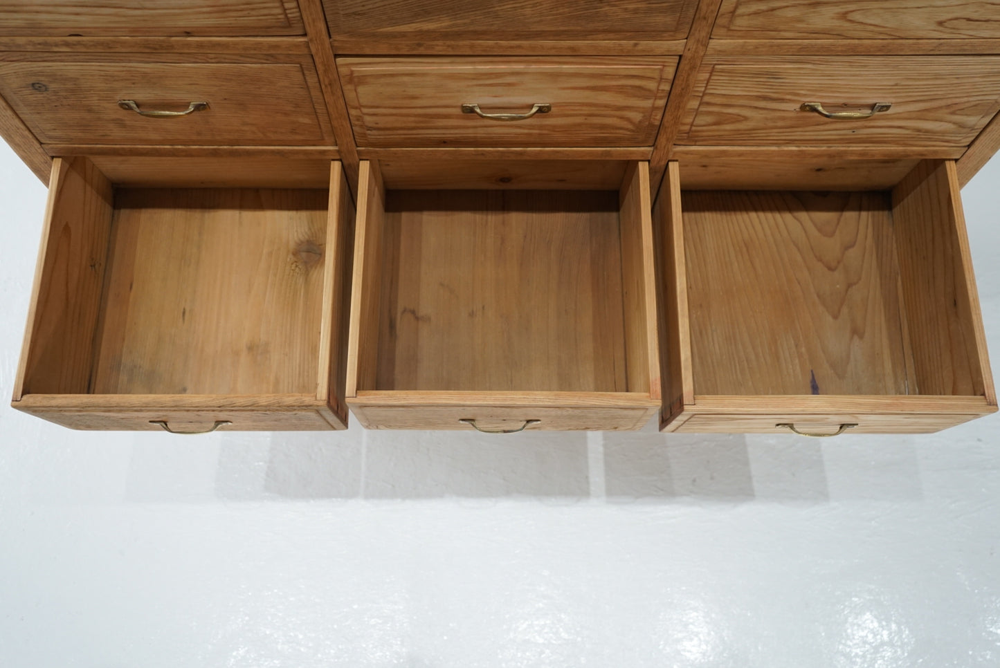 引き出し15杯の収納棚