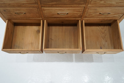 引き出し15杯の収納棚