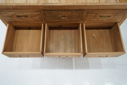 引き出し15杯の収納棚