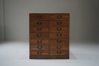 引き出し14杯の収納棚