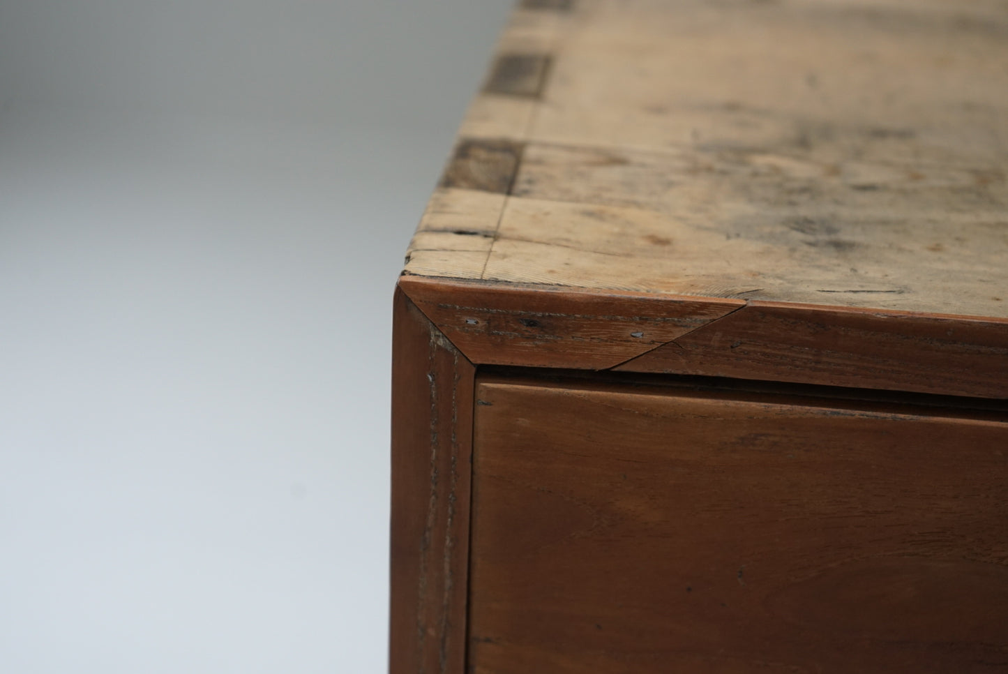 引き出し14杯の収納棚