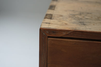 引き出し14杯の収納棚