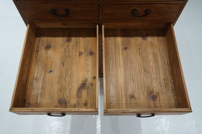 引き出し14杯の収納棚