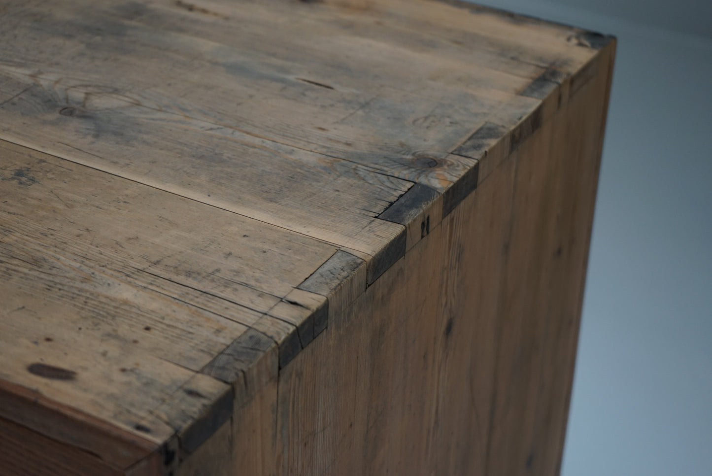 引き出し14杯の収納棚