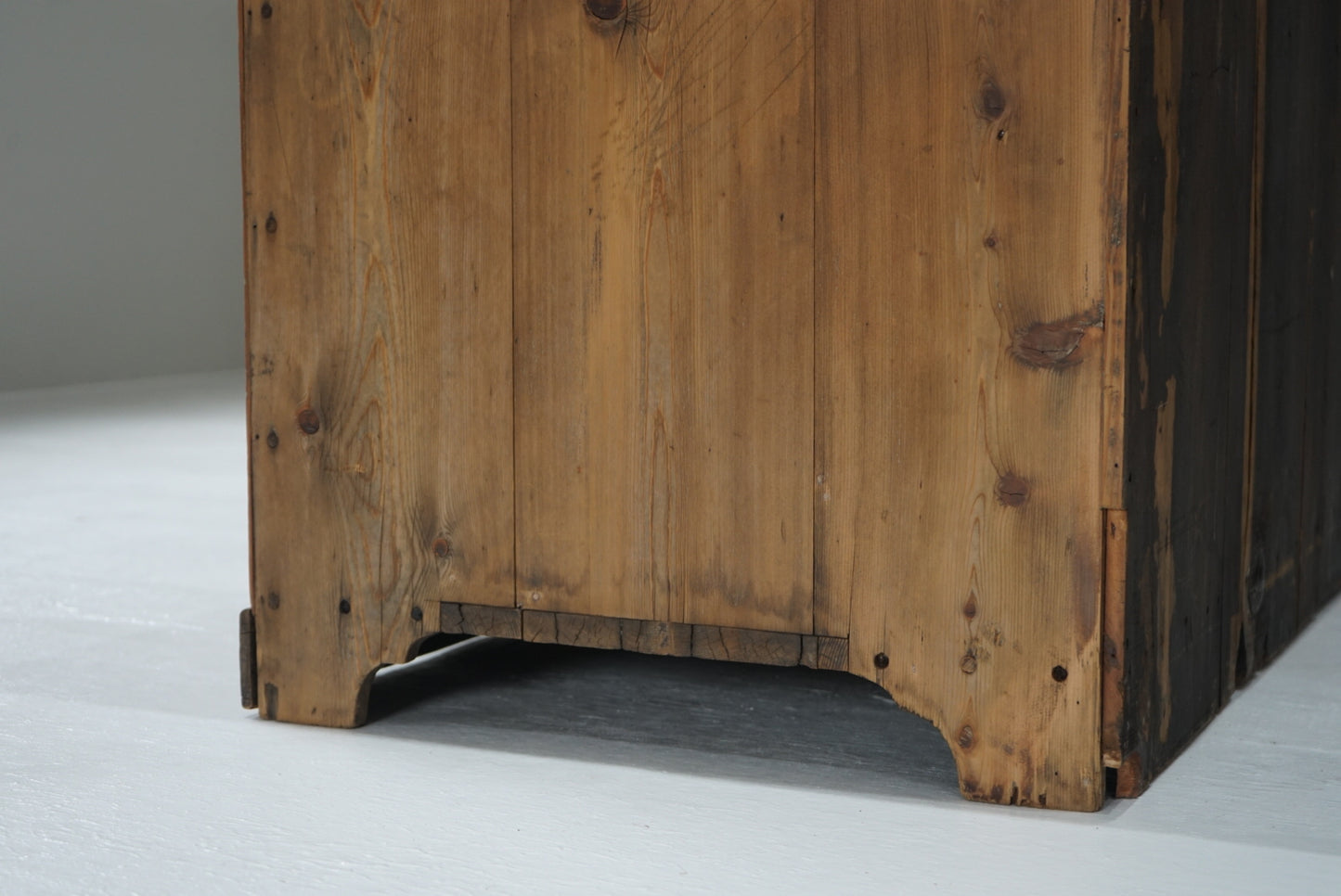 引き出し14杯の収納棚