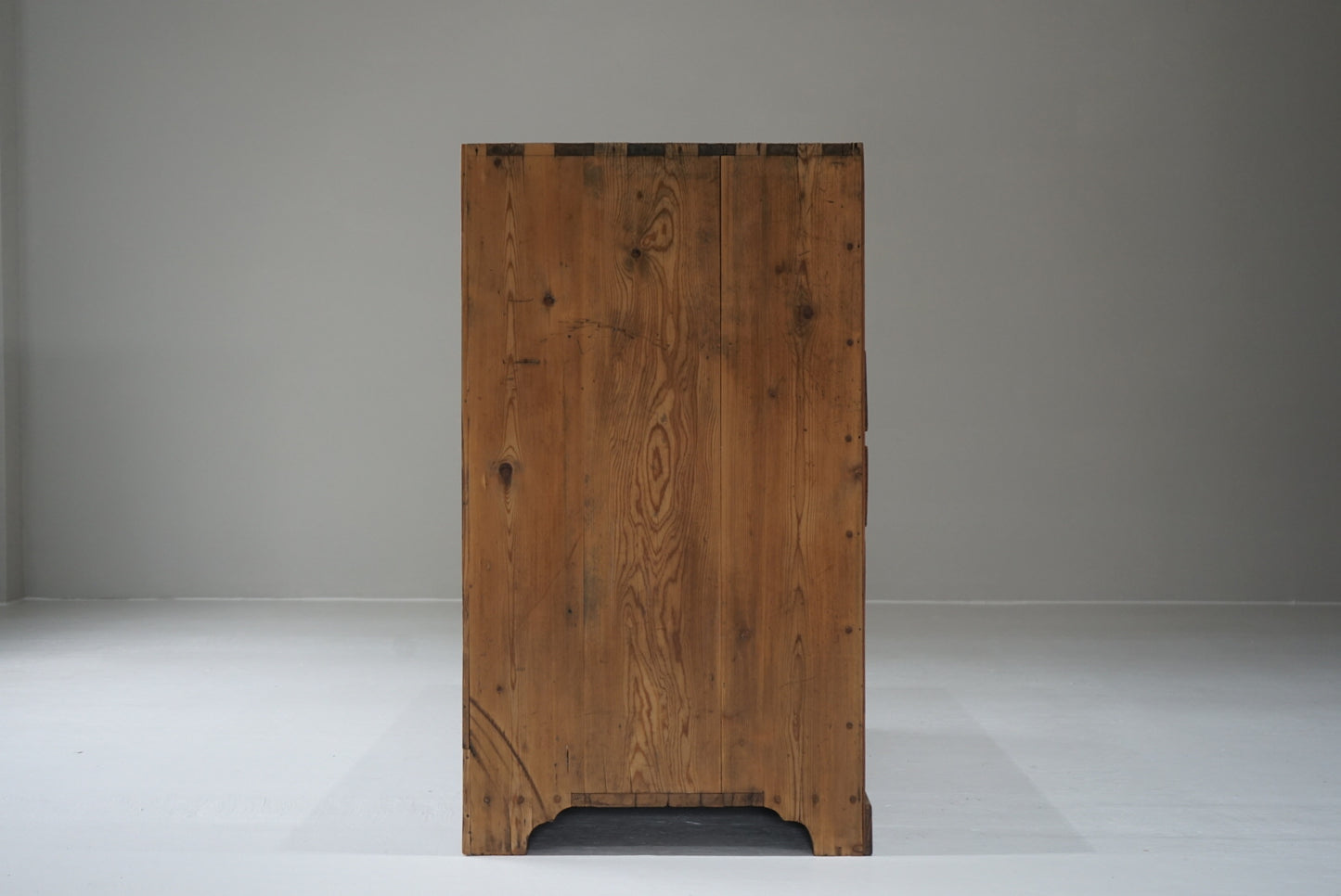 引き出し14杯の収納棚