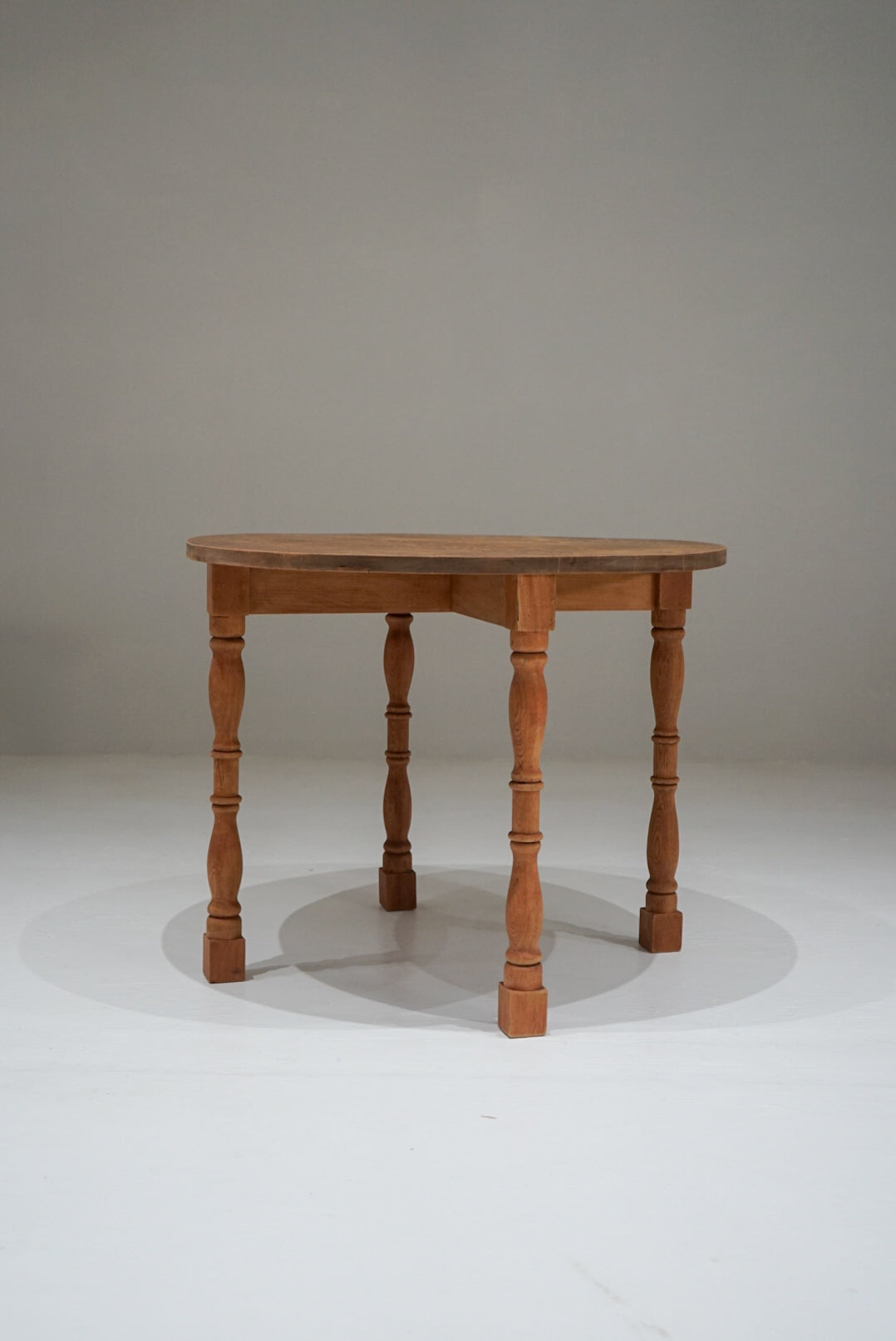 ラウンドテーブル