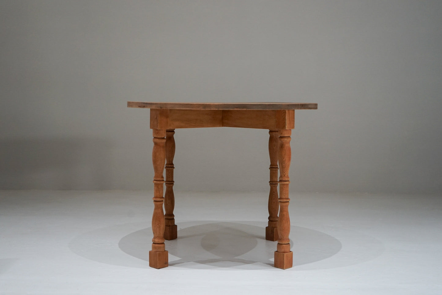 ラウンドテーブル