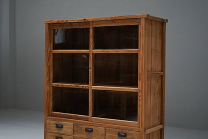 引き出し12杯の収納棚