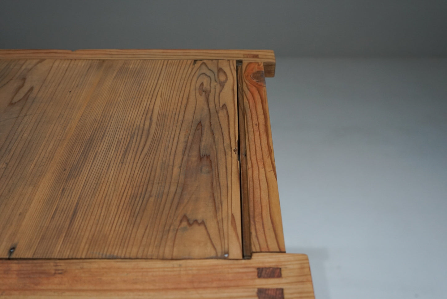 引き出し12杯の収納棚