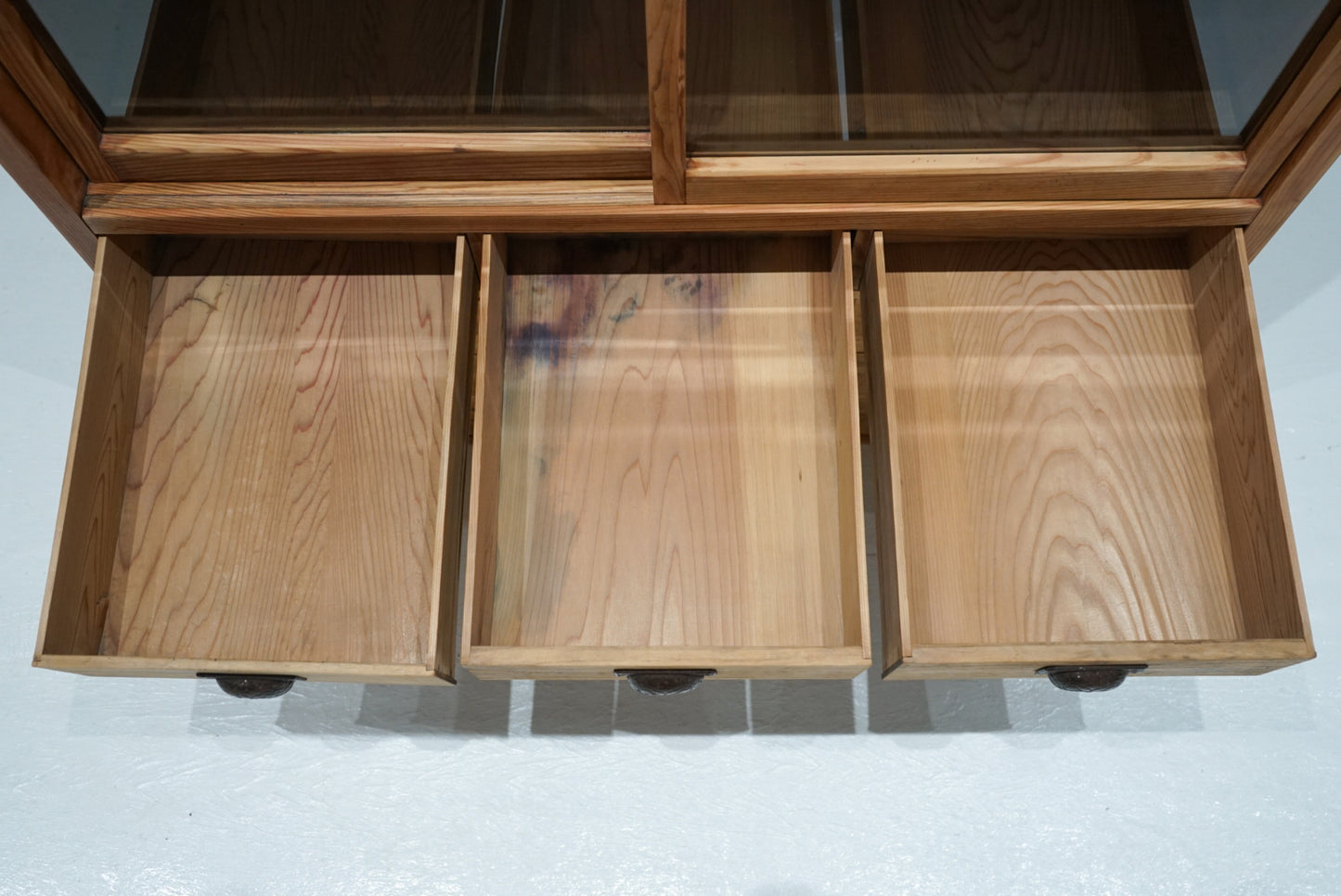 引き出し12杯の収納棚