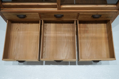 引き出し12杯の収納棚