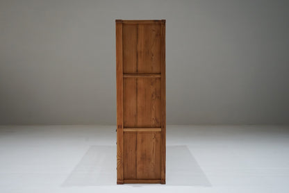 引き出し12杯の収納棚