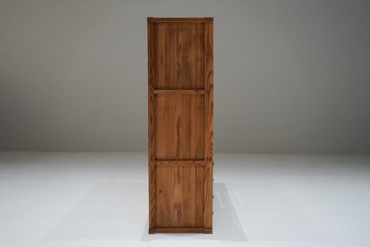 引き出し12杯の収納棚