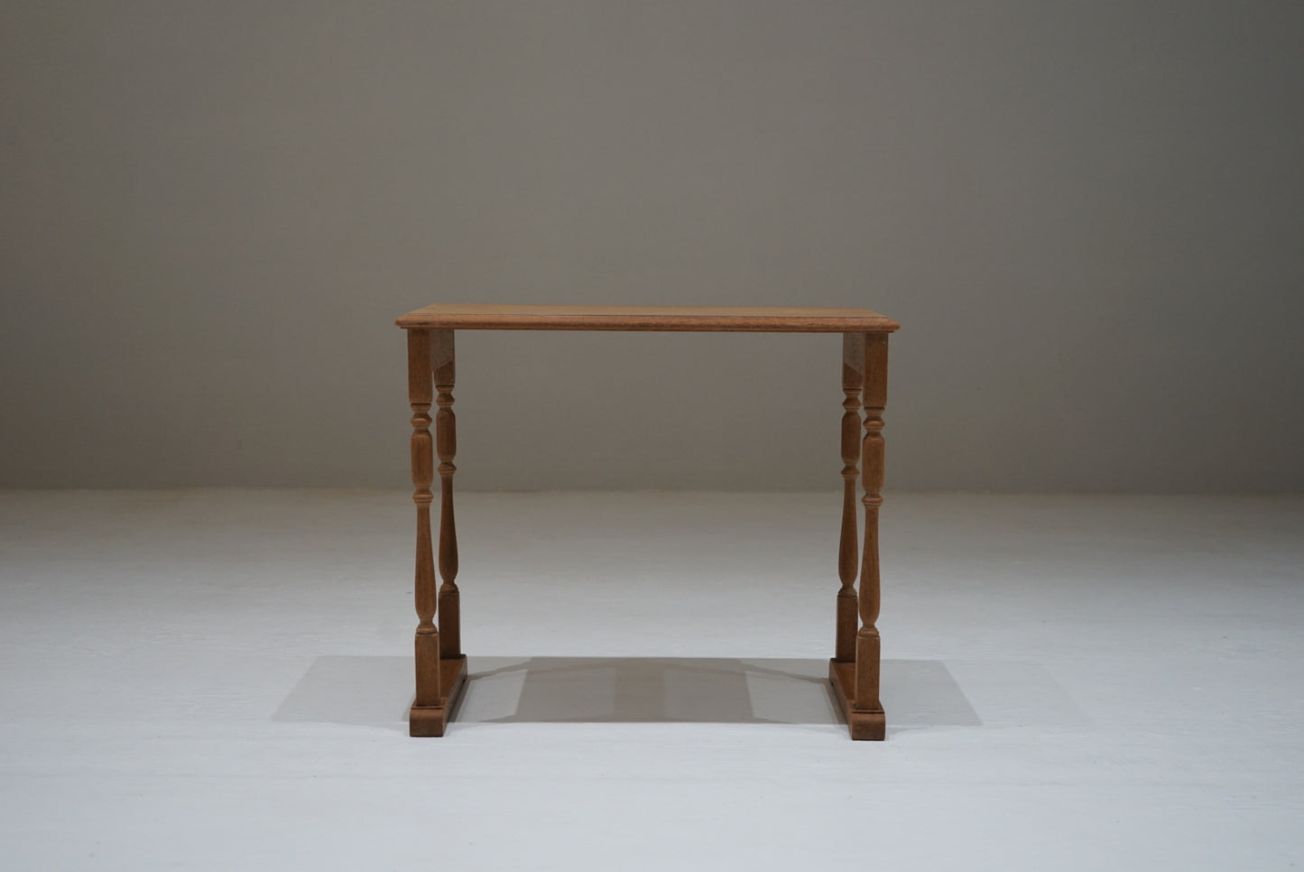 サイドテーブル