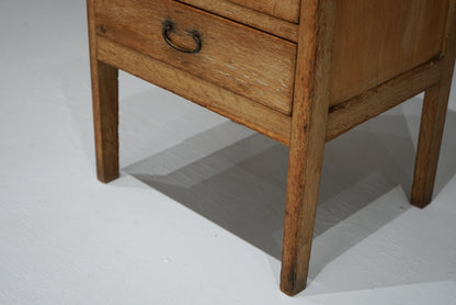 脚付きチェスト