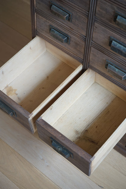 9-drawer storage chest