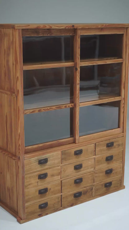 引き出し12杯の収納棚